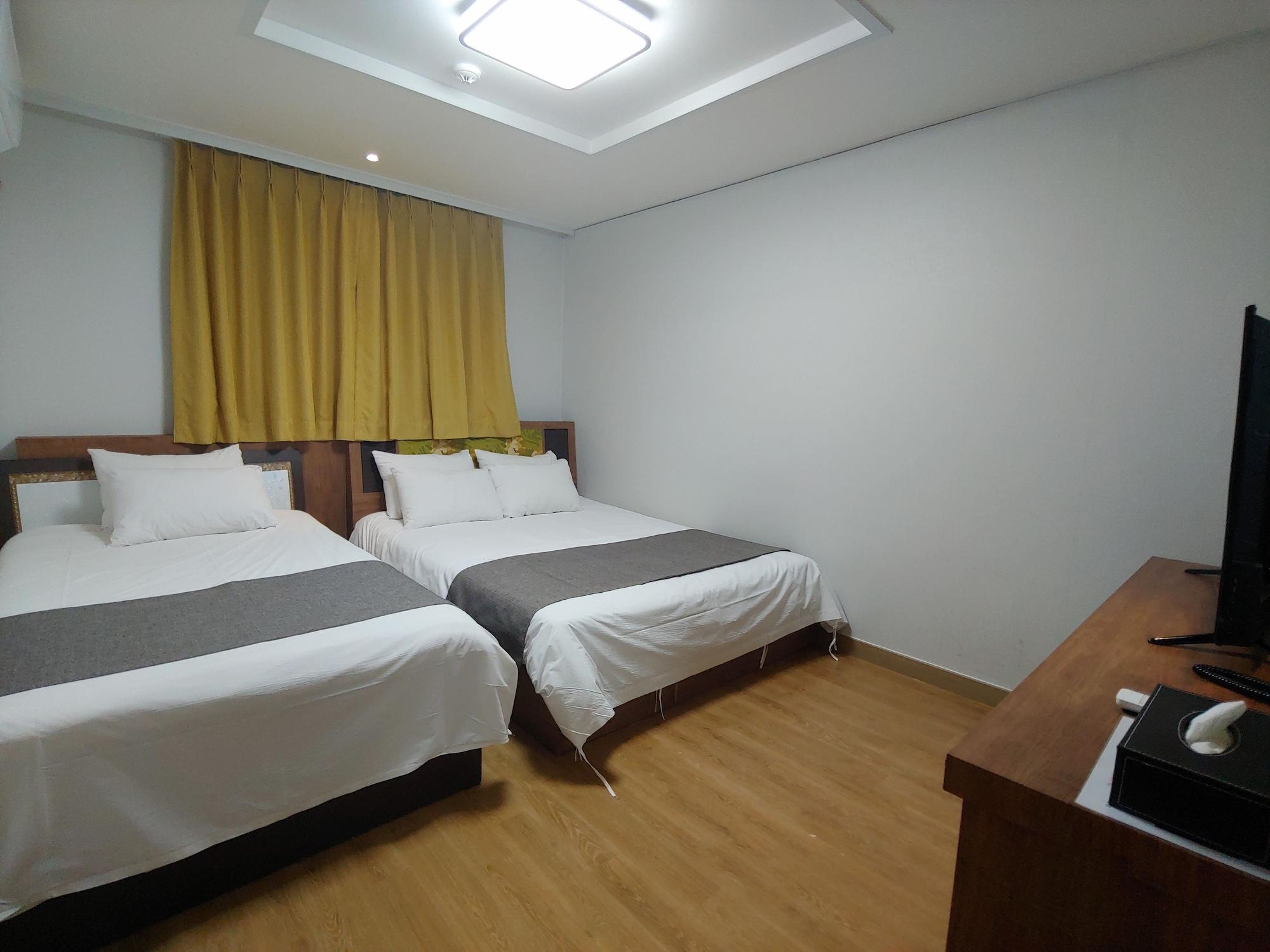 Gallery Hotel Bnb Jeju Exteriör bild