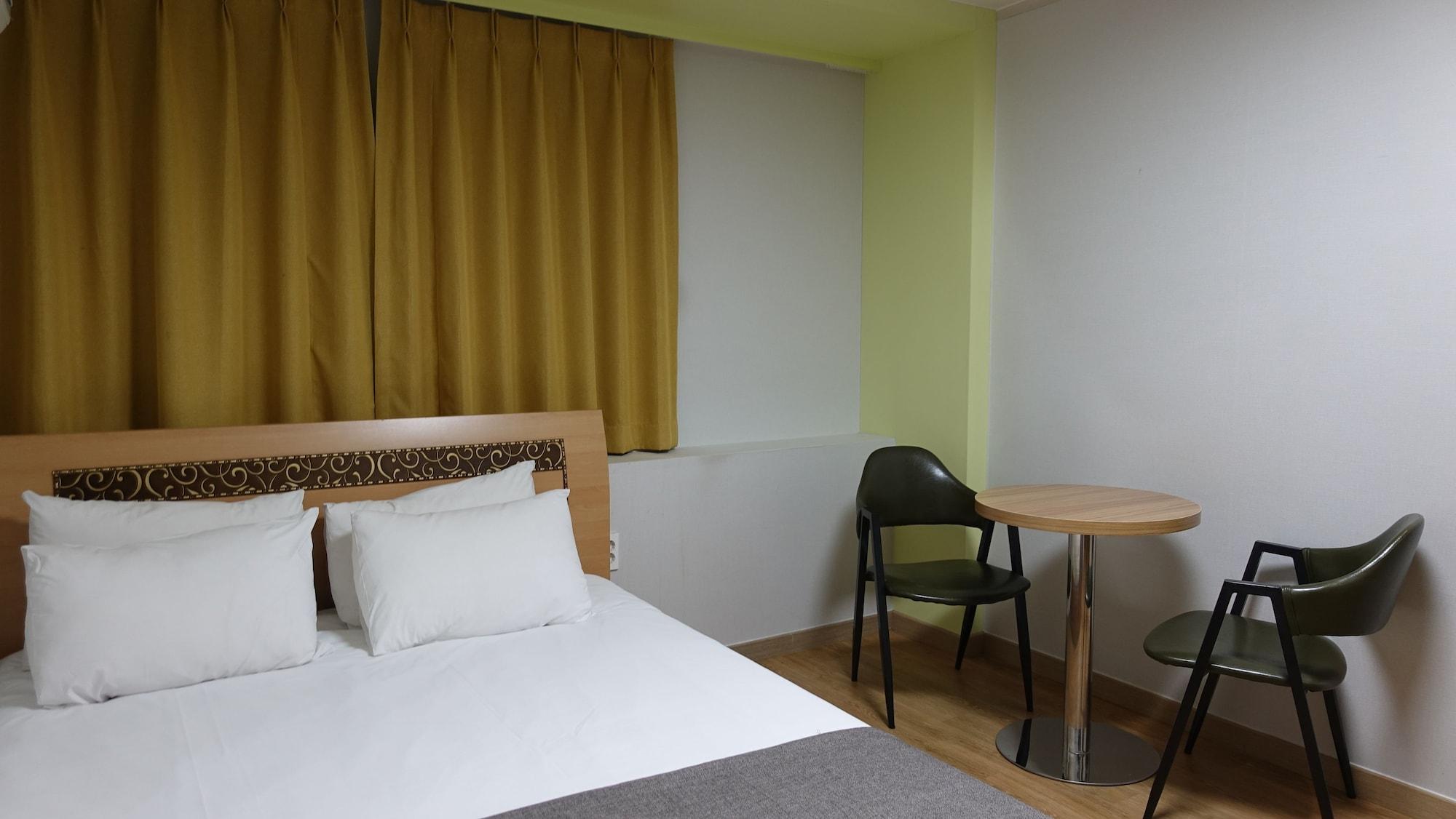 Gallery Hotel Bnb Jeju Exteriör bild