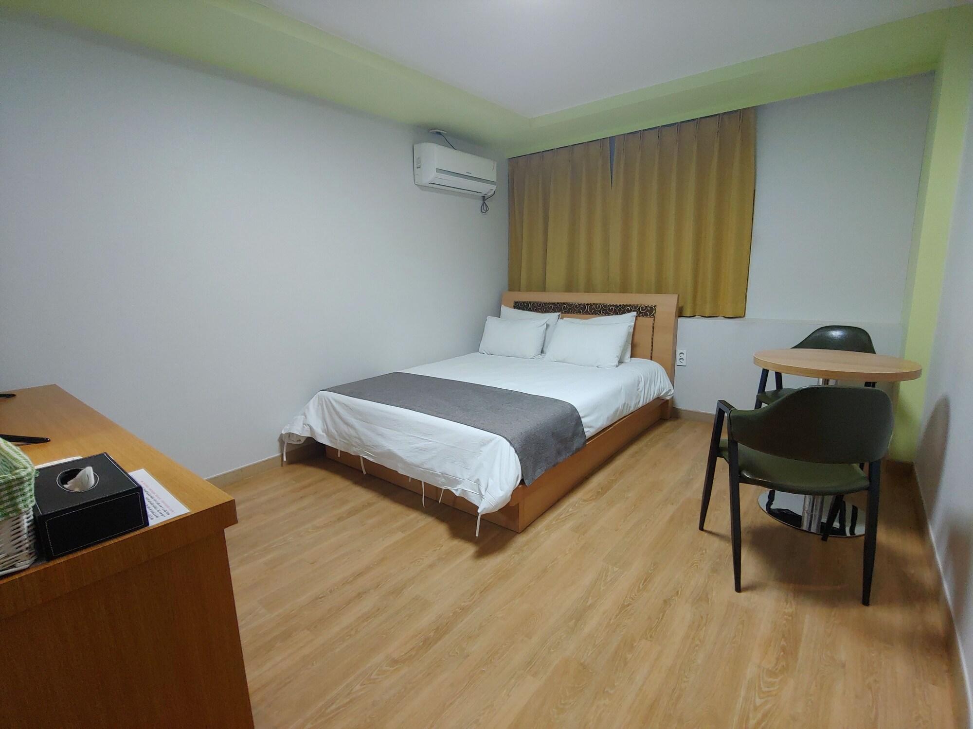 Gallery Hotel Bnb Jeju Exteriör bild