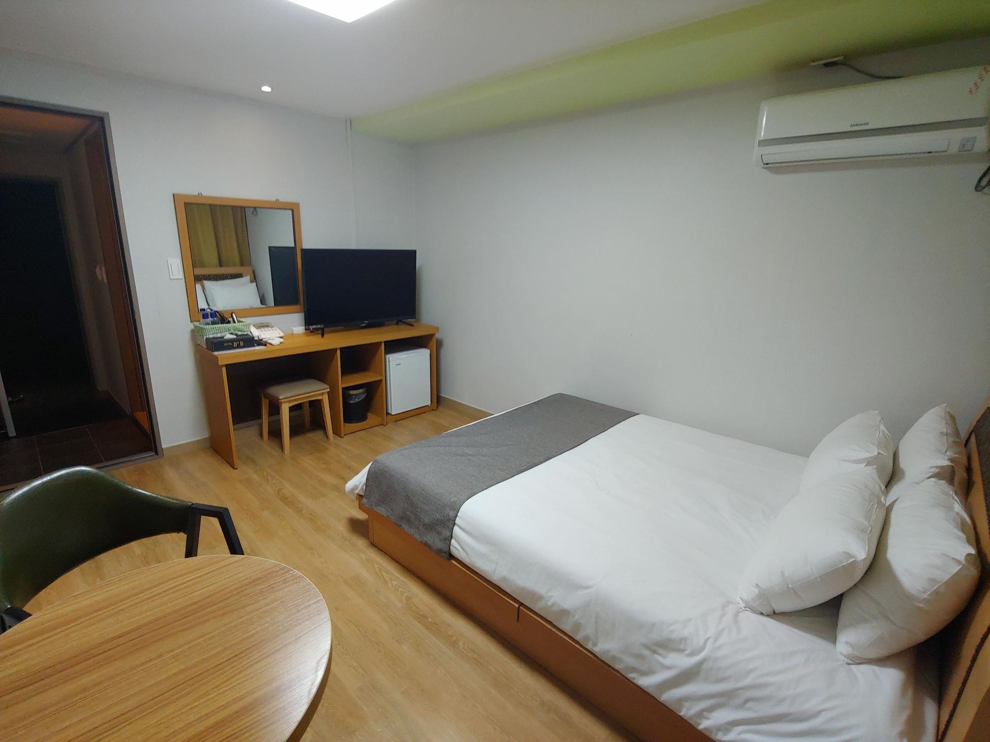 Gallery Hotel Bnb Jeju Exteriör bild