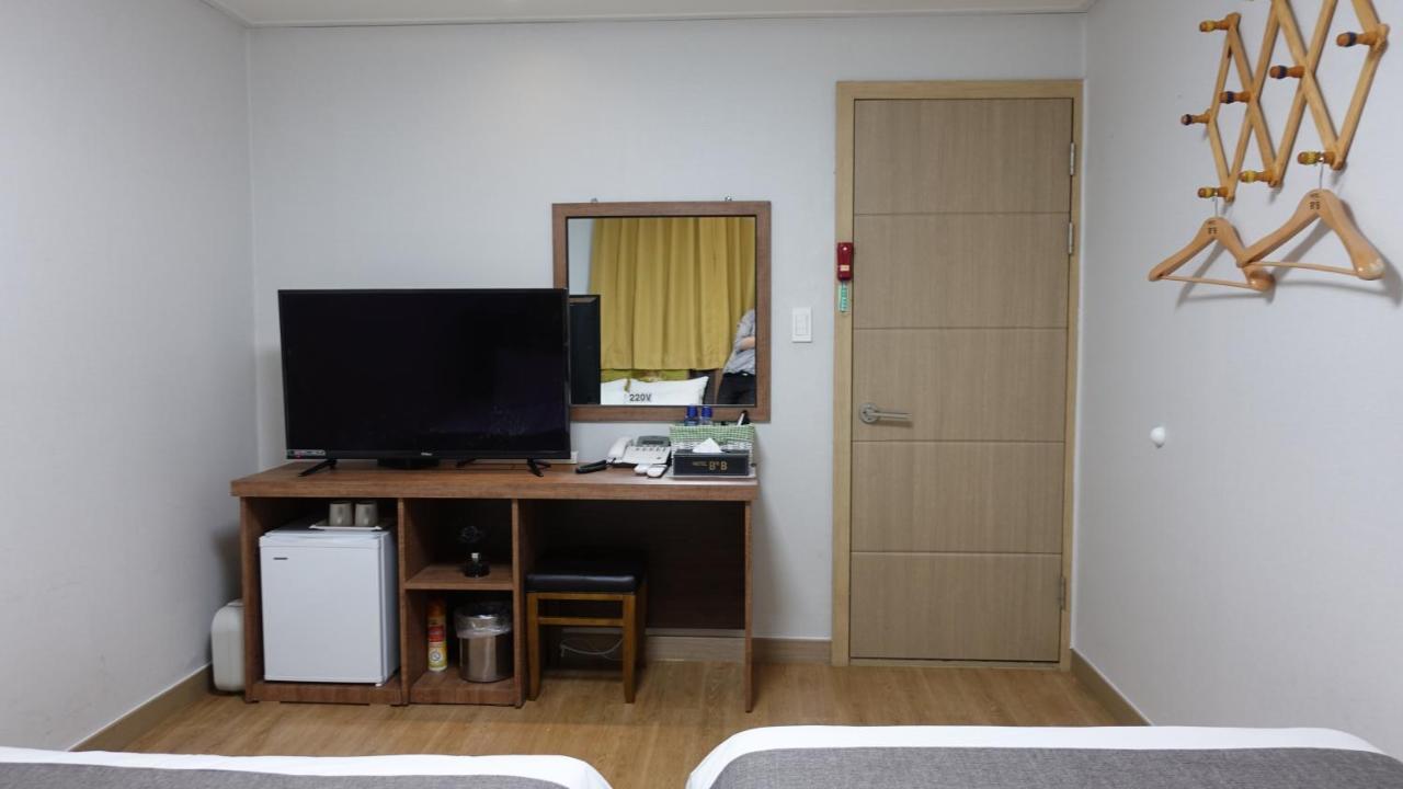 Gallery Hotel Bnb Jeju Exteriör bild