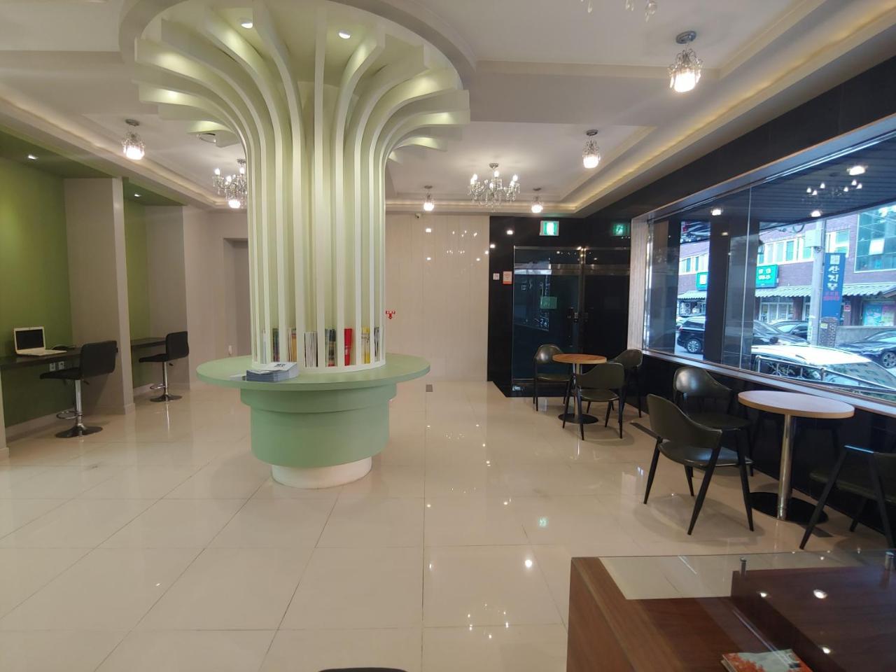 Gallery Hotel Bnb Jeju Exteriör bild