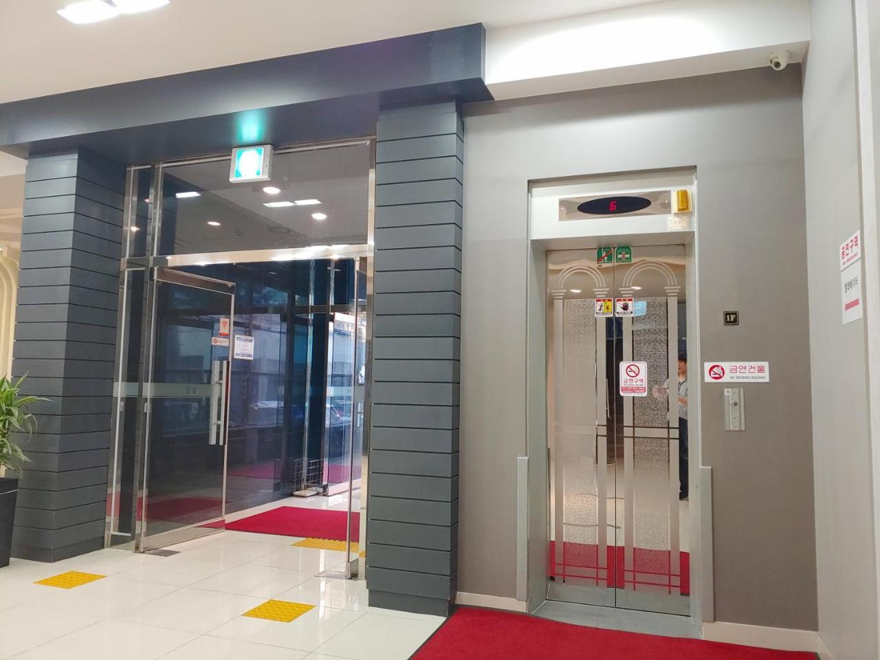 Gallery Hotel Bnb Jeju Exteriör bild