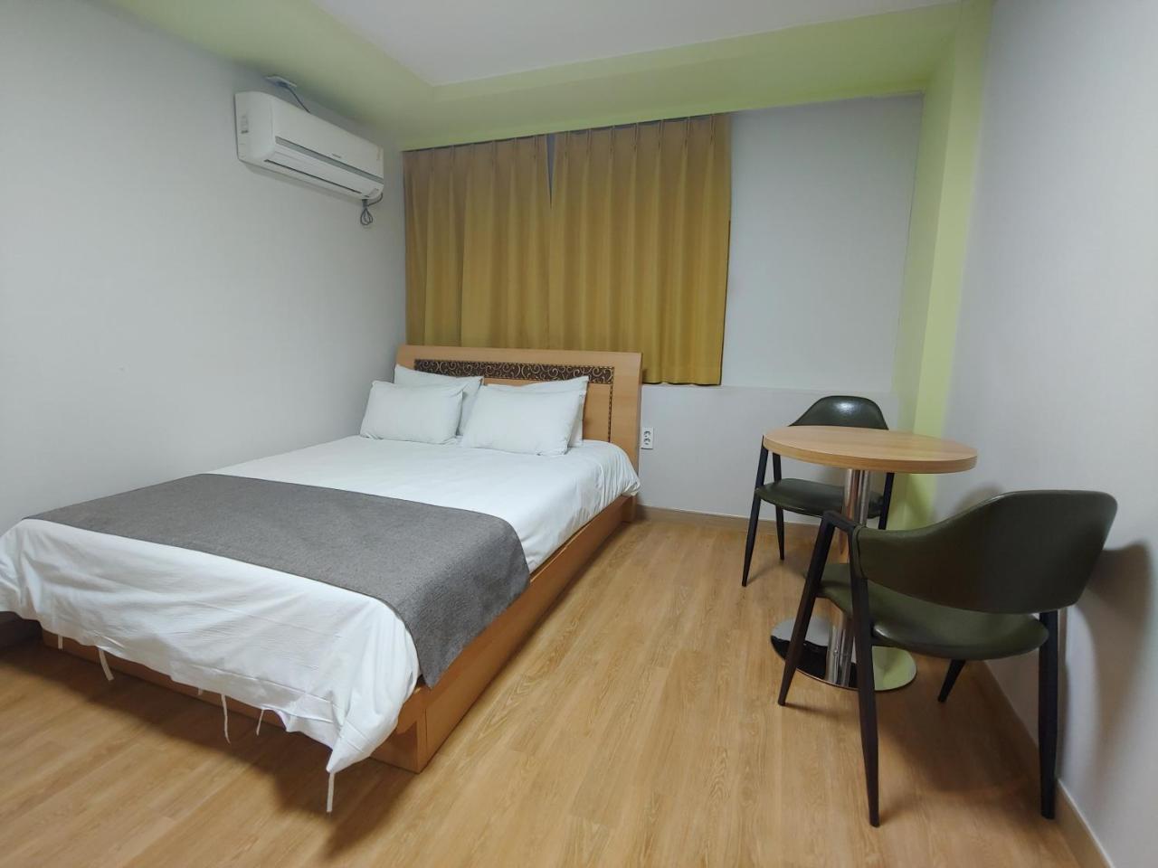 Gallery Hotel Bnb Jeju Exteriör bild