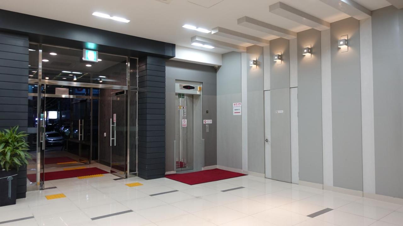 Gallery Hotel Bnb Jeju Exteriör bild
