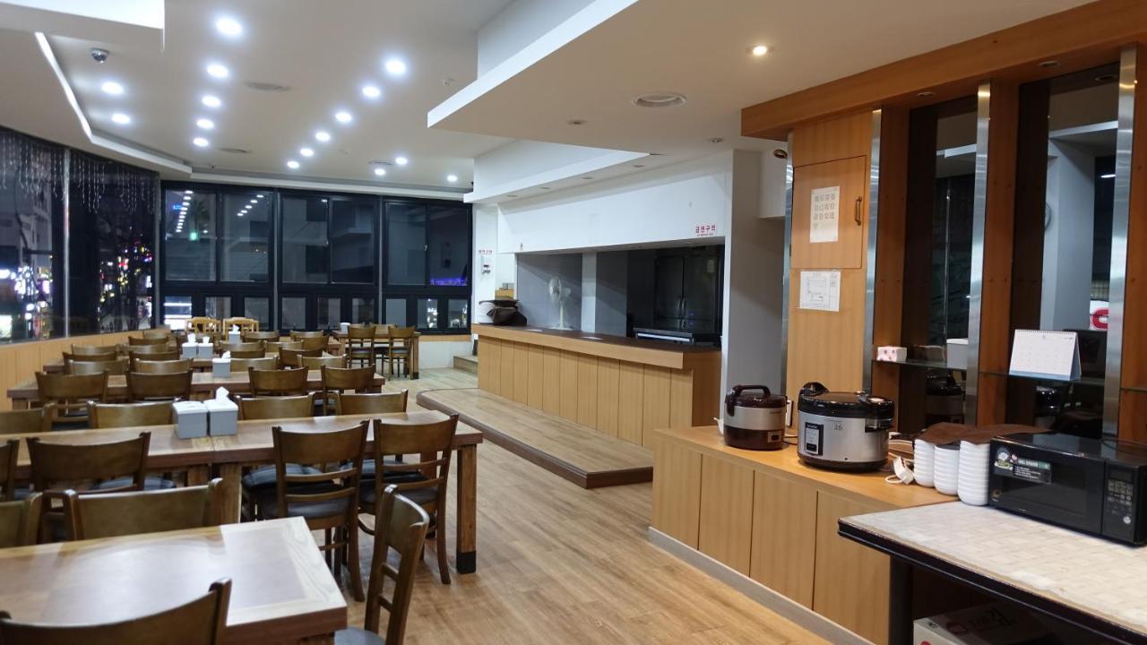 Gallery Hotel Bnb Jeju Exteriör bild